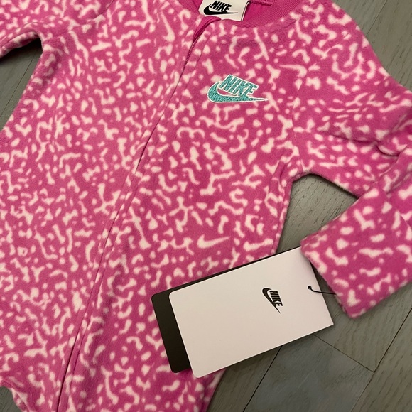 💕NWT NIKE ZIP UP ONESIE💕 - Picture 2 of 7